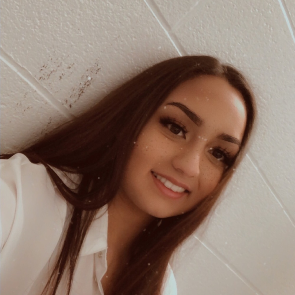 Meet your Posher, Daniela